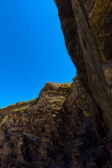 Playa de las Catedrales con formaciones rocosas en Ribadeo, Galicia