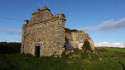 Fototapeta na wymiar Ermita de San Pantaleón, Galizano (Cantabria)