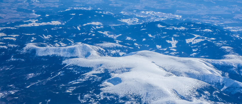 Winter panorama of the Karkonosze from the plane 