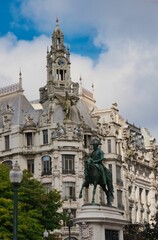 Fototapeta na wymiar Plaza de la libertad y estatua del Rey Pedro IV. Oporto