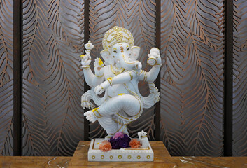 White and Gold Ganesha (ganapati) Statue