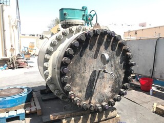Massive giant Gate valve for an oil and gas project in middle east - obrazy, fototapety, plakaty