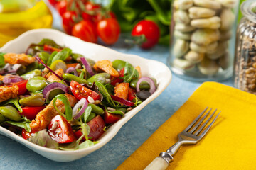 Delicious salad with broad beans and chicken.