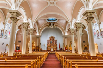 Fototapeta premium Basilica Statues Saint Mary Basilica Phoenix Arizona