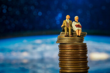 older couple miniature seating on money coins saving for investment concept mutual fund financing and retirement Macro - obrazy, fototapety, plakaty