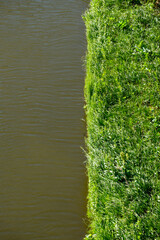 the boundary between bank and ode in river