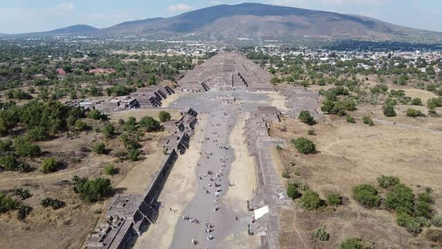 top view drone pyramids Teotihuac&aacute;n mexico in calzada de los muertos