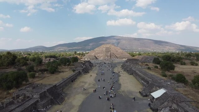 top view drone pyramids Teotihuac&aacute;n mexico in calzada de los muertos