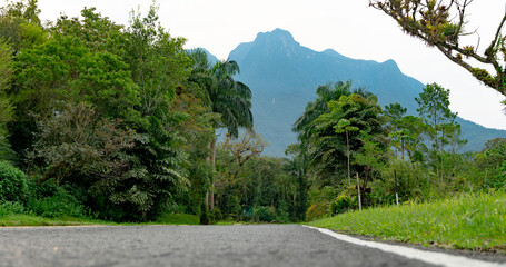 Paisagem da estrada da Graciosa , que liga a capital do Paraná, Curitiba ao Litoral , ao fundo o morro sete, serra do mar