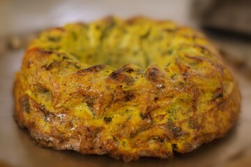 Budín de verduras recién hecho