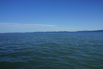 バンクーバー　海　遊覧船　水平線　観光　ホエールウオッチング