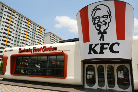 "Setia Alam, Malaysia- Circa March, 2022: A picture part of classic retro style Kentucky Fried Chicken restaurant entrance with giant bucket and Colonel Sanders logo insight."