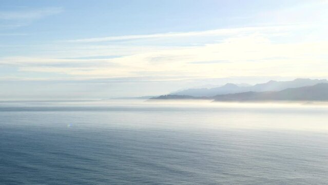 Vista panor&aacute;mica del mar Cant&aacute;brico, Asturias, Espa&ntilde;a.