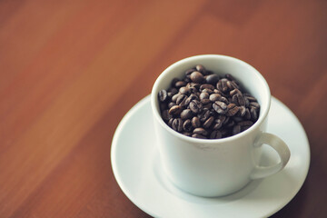 コーヒー豆の入ったカップ