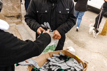 Giving material for beach clean up