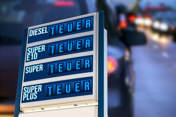 Autos, Tankstelle und hohe Preise für den Kraftstoff in Deutschland	