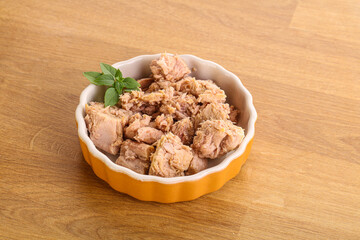 Canned tuna fish with oil