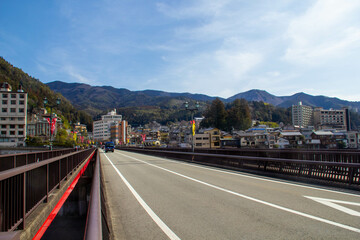観光地　下呂温泉中心地と下呂大橋　観光名所　風景写真
