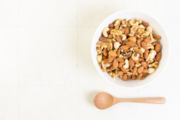 ボウルに盛られたナッツ