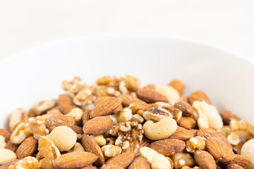 ボウルに盛られたナッツ