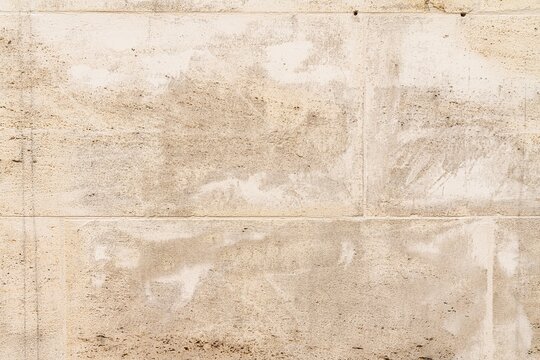 Mur en pierre de taille de couleur cr&egrave;me 