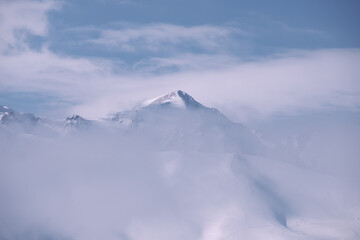 雪山の登山風景