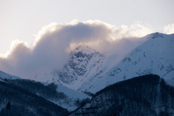 雪山の登山風景