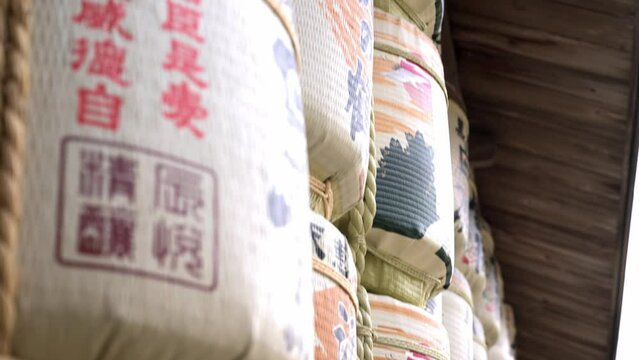 神社の酒樽　