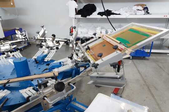 Screen printing machine for applying images by silkscreen printing.