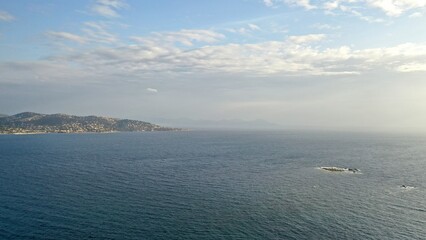 survol de la c&ocirc;te d'Azur dans le Var entre Sainte-Maxime et Fr&eacute;jus	