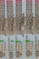 Zdjęcie przedstawiające plik banknotów 500 zł w różnych perpektyw - obrazy, fototapety, plakaty