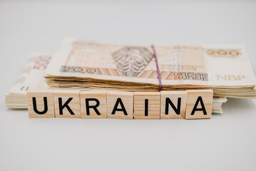 Napis Ukraina na tle polskich banknotów - obrazy, fototapety, plakaty