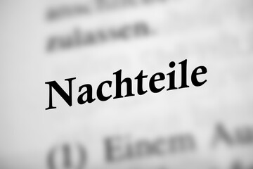 Nachteile - schwarzweiß Text Wort