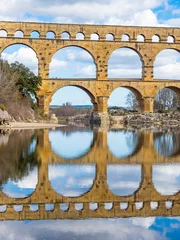 Papier Peint photo Pont du Gard The magnificent Pont du Gard, an ancient Roman aqueduct bridge, Vers-Pont-du-Gard in southern France. Built in the first century AD to carry water to the Roman colony of Nemausus (Nîmes)