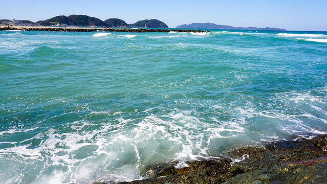 福岡の荒れた海と荒波 © 4ChaN