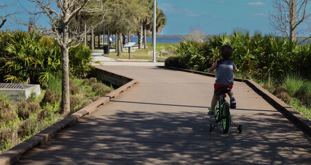 Kissimmee Lakefront Park Grassy waterfront park with walking paths, a fishing pier, picnic pavilions, and a shaded playground. children's playgrounds, splash pad stock photo 