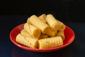 Waffle tubes in a red plate on the table