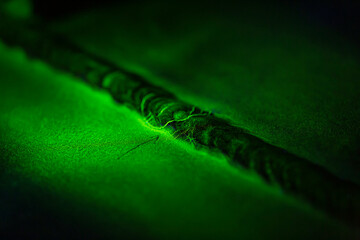 Crack steel butt weld carbon background green contrast magnetic filed