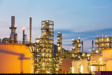 Fototapeta na wymiar Twilight scene of tank oil refinery plant and tower column of Petrochemistry industry