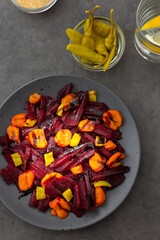 Warm salad with boiled carrots and beetroot and green peppers, water with lemon