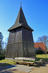 Jesteburg: Hölzerner Glockenturm der St.-Martin-Kirche (1768, Niedersachsen)