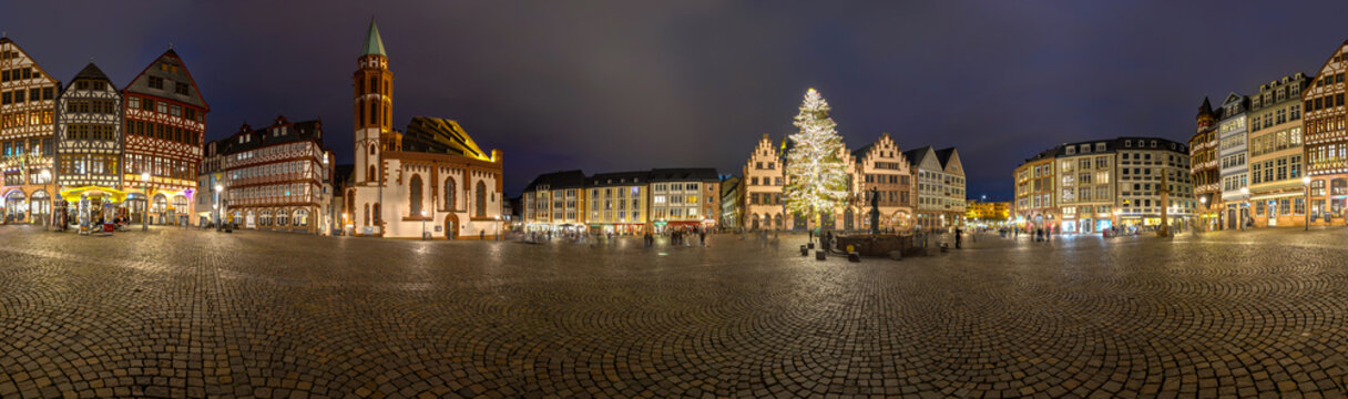 Frankfurter R&ouml;mer with illuminated christmas tree - 360&deg; panorama at night