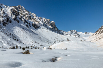 Paysage du Massif de Belledonne en hiver , vallon du Merlet ,Savoie , Alpes , France