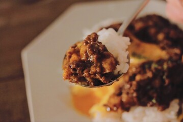 カレーライスを一口どうぞ