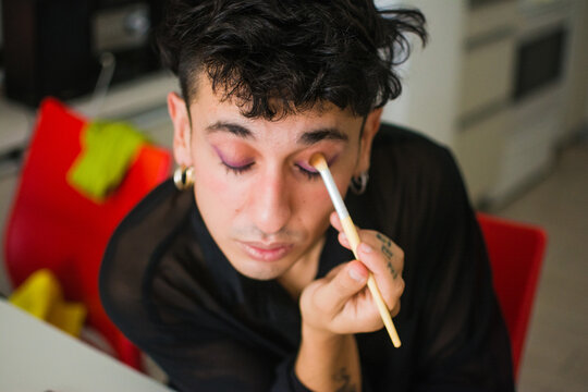 Latinx non binary person lifestyle