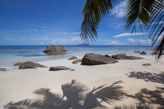 Fototapeta Mahe island, tropical beach in Seychelles