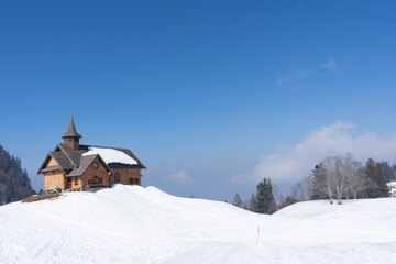 Stoos is a car-free leisure, sports and vacation resort with a fully comprehensive infrastructure and extremely varied offers for winter sports enthusiasts of all kinds. Schwyz, Muotatal, Morschach.