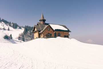 Stoos is a car-free leisure, sports and vacation resort with a fully comprehensive infrastructure and extremely varied offers for winter sports enthusiasts of all kinds. Schwyz, Muotatal, Morschach.