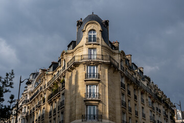 Fototapeta na wymiar A classic front facade architecture in Paris