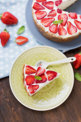 Cheesecake with fresh strawberry and mint